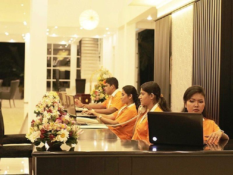 The Covanro Airport Hotel - Katunayake Гампаха Экстерьер фото